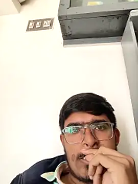 Snapshot of RotundHeadway chatting on November 16, 4:29 am RotundHeadway online show from November 16, 4:29 am