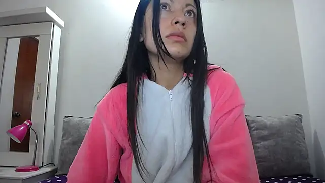 Snapshot of Taylormegan chatting on October 22, 1:11 pm Taylormegan online show from October 22, 1:11 pm