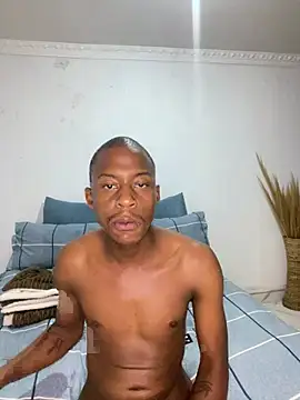 Snapshot of dick4mami chatting on March 18, 4:21 pm dick4mami online show from March 18, 4:21 pm