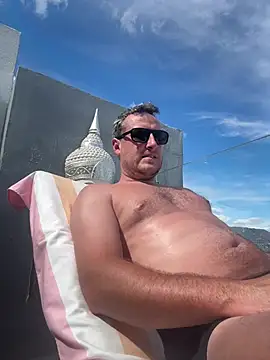 Londonlad818 online show from April 13, 2:33 pm