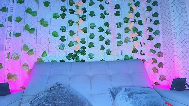 Snapshot of collet_1 chatting on October 3, 12:13 pm collet 1 online show from October 3, 12:13 pm