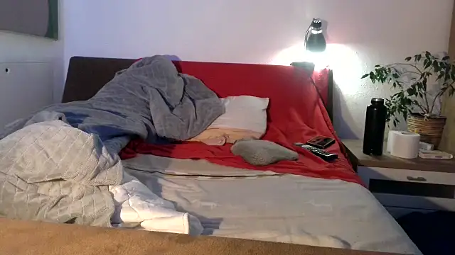 Snapshot of EdelHolz91 chatting on October 3, 5:37 am EdelHolz91 online show from October 3, 5:37 am