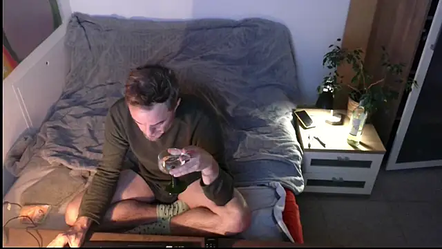 Snapshot of EdelHolz91 chatting on November 26, 2:51 pm EdelHolz91 online show from November 26, 2:51 pm