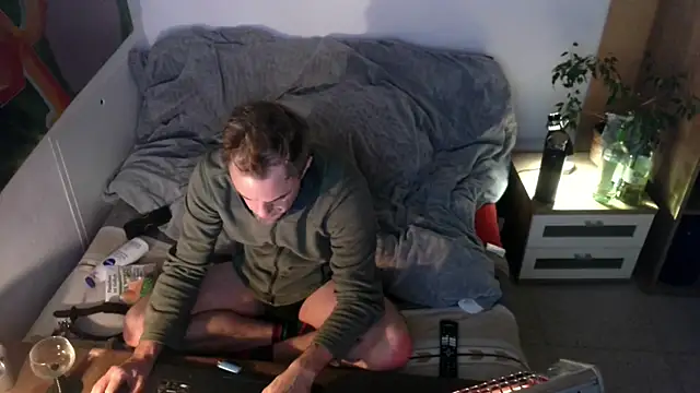 Snapshot of EdelHolz91 chatting on November 28, 3:14 pm EdelHolz91 online show from November 28, 3:14 pm