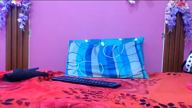 skinnysofia18 online show from October 1, 1:06 pm