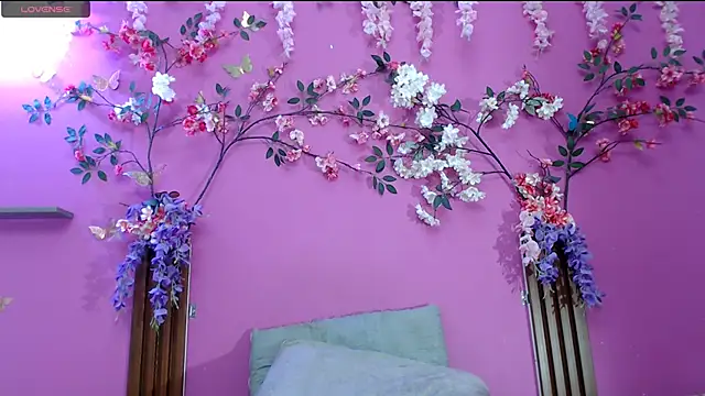 skinnysofia18 online show from June 15, 2:08 pm