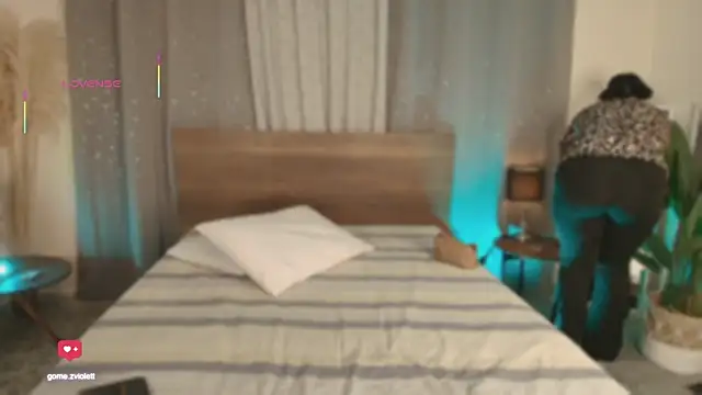 Snapshot of ViolettGomez_93 chatting on November 30, 4:27 am ViolettGomez 93 online show from November 30, 4:27 am