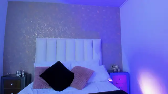 KaylieBrooks online show from December 2, 7:09 pm