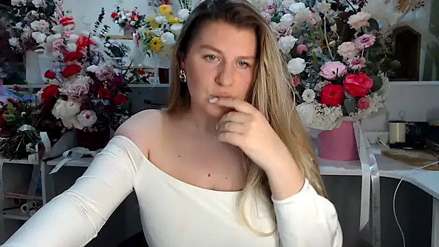 LadyJanee online show from September 18, 3:36 pm