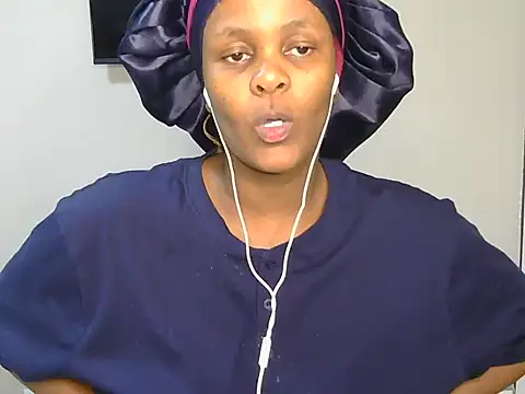 Snapshot of Sultry_Booty chatting on October 18, 3:57 pm Sultry Booty online show from October 18, 3:57 pm