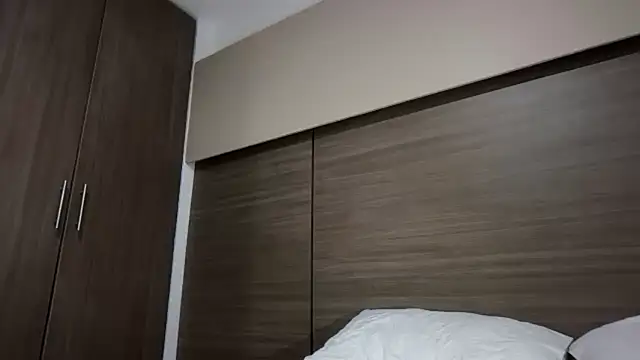 Snapshot of Liiz_01 chatting on November 9, 1:26 am Liiz 01 online show from November 9, 1:26 am