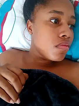 Snapshot of MoniqueMulberry chatting on September 20, 4:30 pm MoniqueMulberry online show from September 20, 4:30 pm