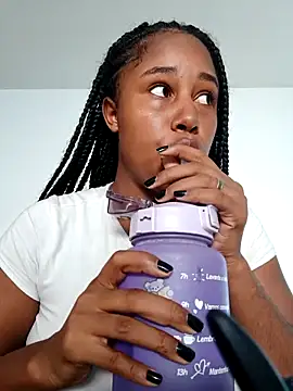 MoniqueMulberry online show from December 18, 8:15 pm