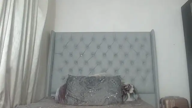 BeautyQueenX22 online show from June 18, 7:29 pm