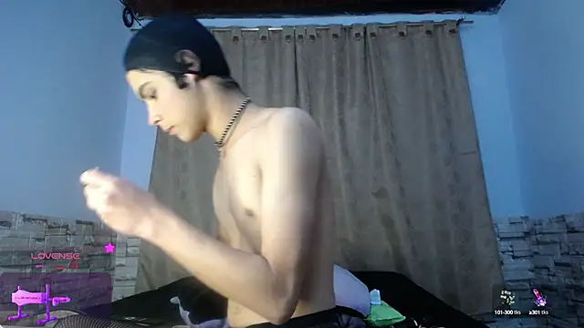 Snapshot of DaraKat18 chatting on October 2, 3:02 am DaraKat18 online show from October 2, 3:02 am