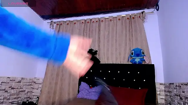 DaraKat18 online show from January 8, 8:05 am