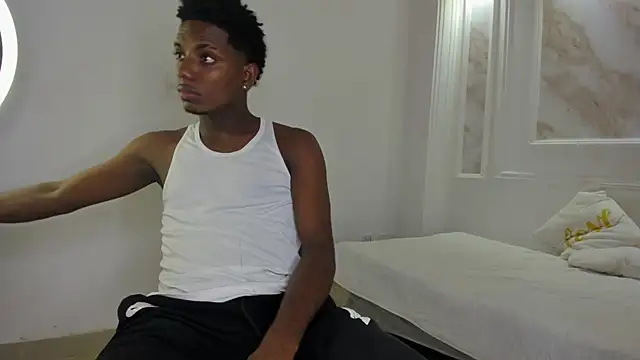 Snapshot of Amare_25 chatting on September 19, 7:47 pm Amare 25 online show from September 19, 7:47 pm