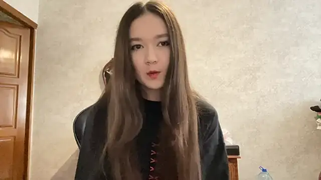 Pikmigirl18 online show from September 12, 1:11 pm