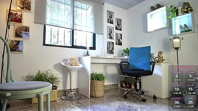 Snapshot of mrs_edha chatting on September 29, 12:43 pm mrs edha online show from September 29, 12:43 pm