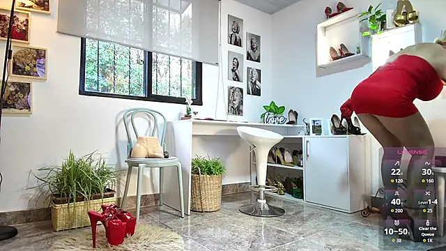 Snapshot of mrs_edha chatting on September 30, 12:43 pm mrs edha online show from September 30, 12:43 pm