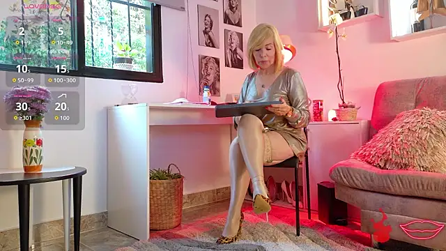 Snapshot of mrs_edha chatting on March 17, 1:14 pm mrs edha online show from March 17, 1:14 pm