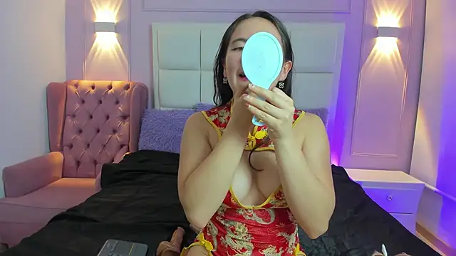Snapshot of Bella_Sumers chatting on March 12, 6:36 pm Bella Sumers online show from March 12, 6:36 pm