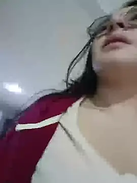 Snapshot of Bella_Sumers chatting on April 17, 6:44 pm Bella Sumers online show from April 17, 6:44 pm