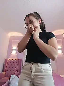 Snapshot of Bella_Sumers chatting on April 20, 7:04 pm Bella Sumers online show from April 20, 7:04 pm