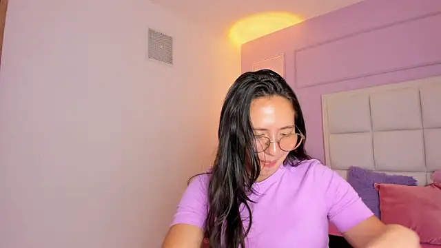 Snapshot of Bella_Sumers chatting on May 6, 7:08 pm Bella Sumers online show from May 6, 7:08 pm