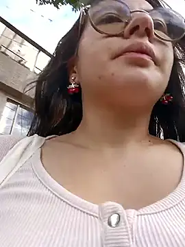 Snapshot of Bella_Sumers chatting on May 14, 6:26 pm Bella Sumers online show from May 14, 6:26 pm