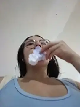 Snapshot of Bella_Sumers chatting on May 18, 7:09 pm Bella Sumers online show from May 18, 7:09 pm