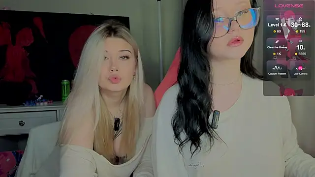 Snapshot of hornyprincess19 chatting on November 25, 4:18 pm hornyprincess19 online show from November 25, 4:18 pm