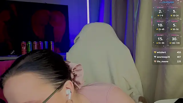 Snapshot of hornyprincess19 chatting on December 5, 9:29 am hornyprincess19 online show from December 5, 9:29 am