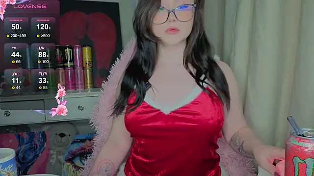 Snapshot of hornyprincess19 chatting on December 18, 10:54 am hornyprincess19 online show from December 18, 10:54 am