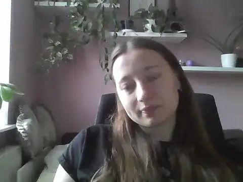 LindaPretty online show from September 19, 6:15 am