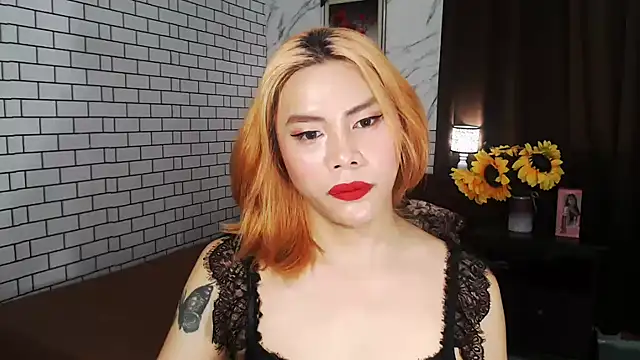 Snapshot of BigAssAlexa chatting on September 30, 12:54 pm BigAssAlexa online show from September 30, 12:54 pm