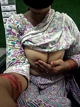 Snapshot of your_favourite_bhabhi chatting on July 13, 6:16 am your favourite bhabhi online show from July 13, 6:16 am
