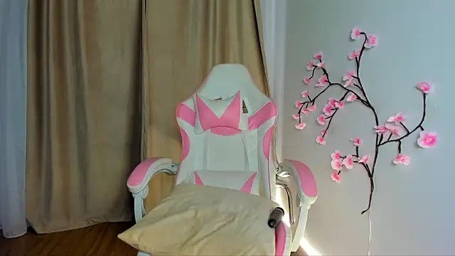 Snapshot of Anya_Belle chatting on June 10, 4:50 pm Anya Belle online show from June 10, 4:50 pm