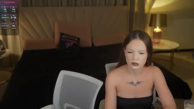 Snapshot of Tiana_Princesss chatting on December 2, 7:20 pm Tiana Princesss online show from December 2, 7:20 pm