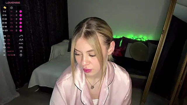 Lil Elisa online show from October 24, 12:12 pm