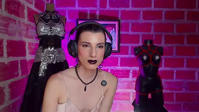 Moira-Hot online show from March 29, 6:30 pm