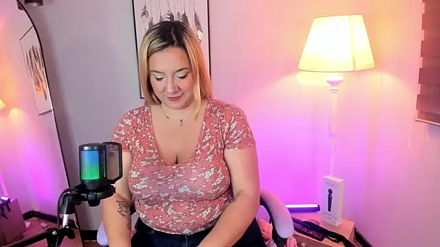 hollie joliie online show from February 20, 12:16 pm