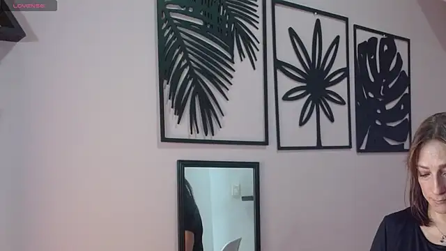 Snapshot of amara_rousse1 chatting on April 21, 12:55 pm amara rousse1 online show from April 21, 12:55 pm