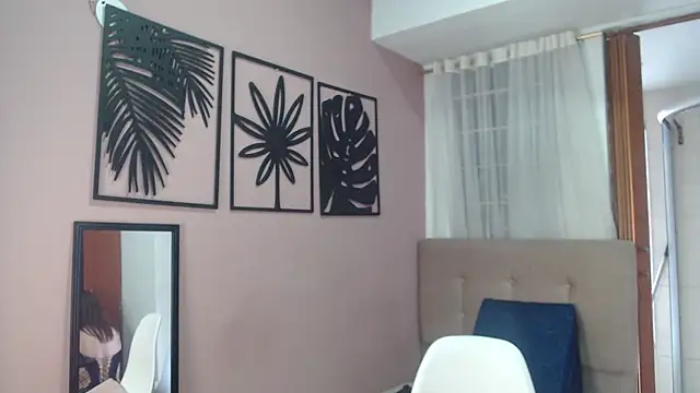 Snapshot of amara_rousse1 chatting on June 19, 1:15 pm amara rousse1 online show from June 19, 1:15 pm