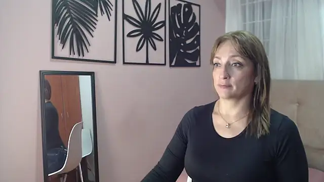 Snapshot of amara_rousse1 chatting on June 27, 1:06 pm amara rousse1 online show from June 27, 1:06 pm