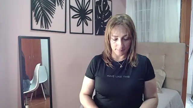 Snapshot of amara_rousse1 chatting on July 1, 12:51 pm amara rousse1 online show from July 1, 12:51 pm
