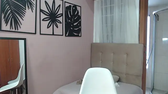 Snapshot of amara_rousse1 chatting on July 4, 1:06 pm amara rousse1 online show from July 4, 1:06 pm