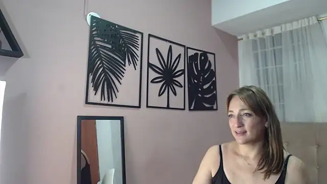 Snapshot of amara_rousse1 chatting on July 12, 1:02 pm amara rousse1 online show from July 12, 1:02 pm