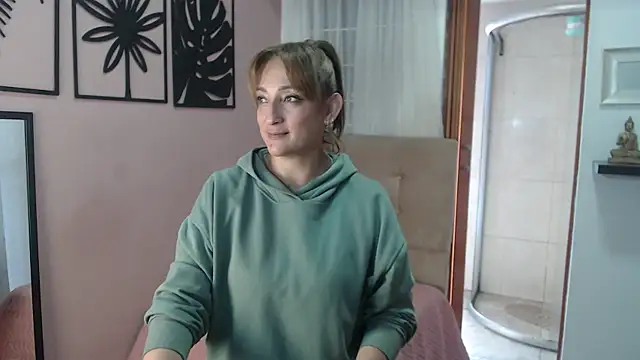Snapshot of amara_rousse1 chatting on July 24, 1:20 pm amara rousse1 online show from July 24, 1:20 pm