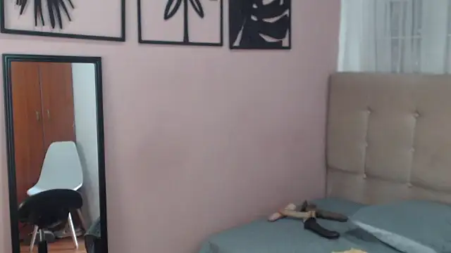 Snapshot of amara_rousse1 chatting on July 28, 2:13 pm amara rousse1 online show from July 28, 2:13 pm